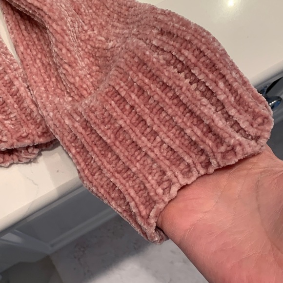 Women's Ribbed Pink Sweater - Picture 4 of 10